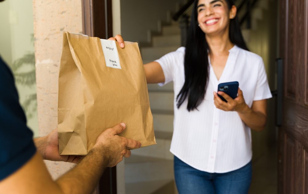 At your door: Apps de delivery en República Dominicana