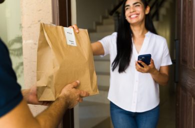 At your door: Apps de delivery en República Dominicana