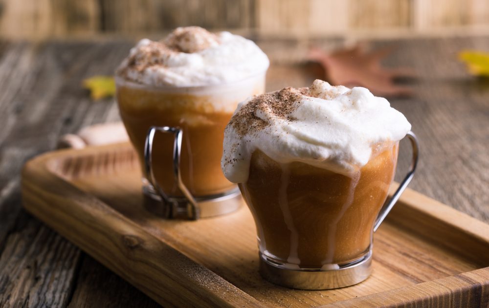 Beyond Pumpkin Spice: Las bebidas de otoño que debes probar en RD