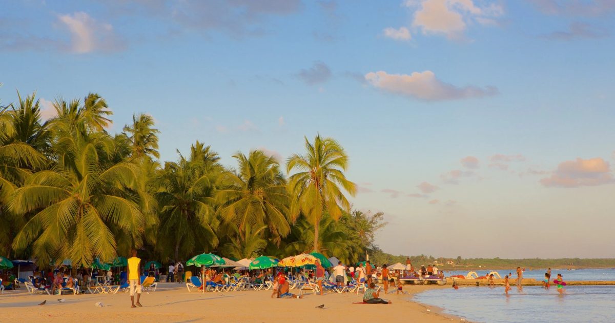 Rediscover Boca Chica: La playa de los capitaleños