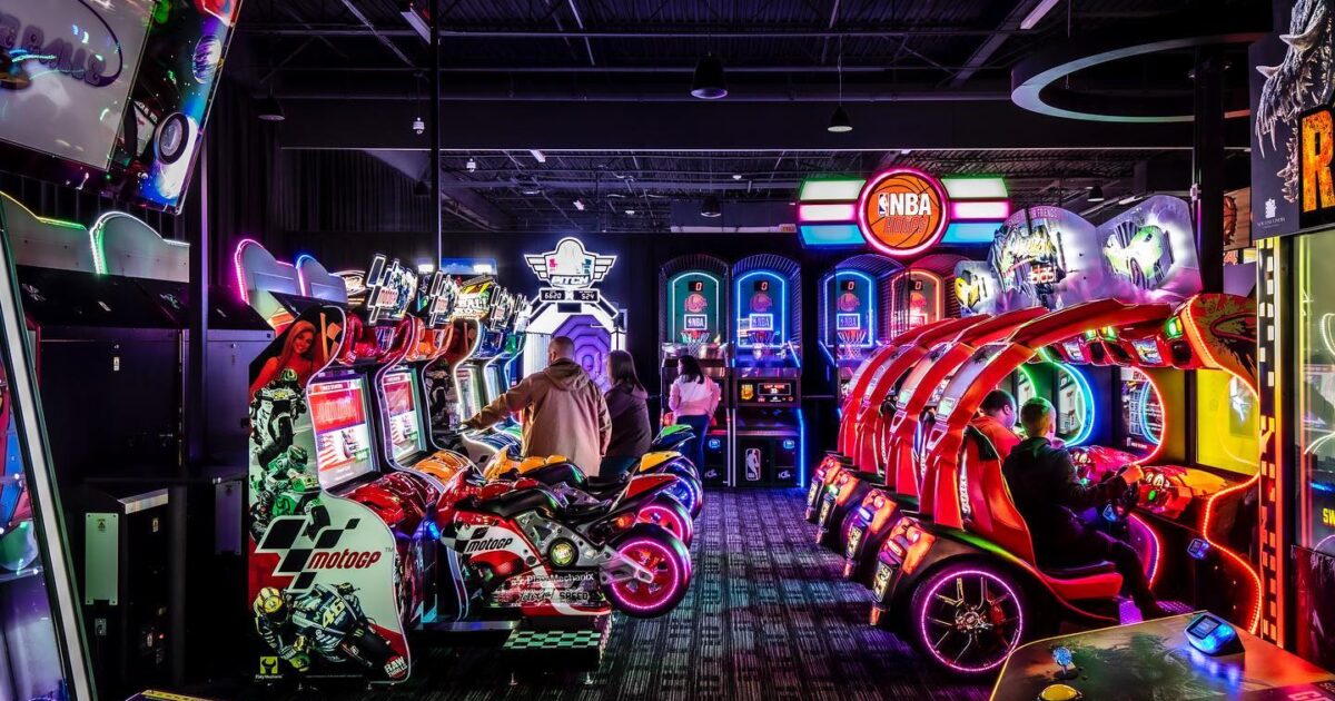 DAVE AND BUSTERS